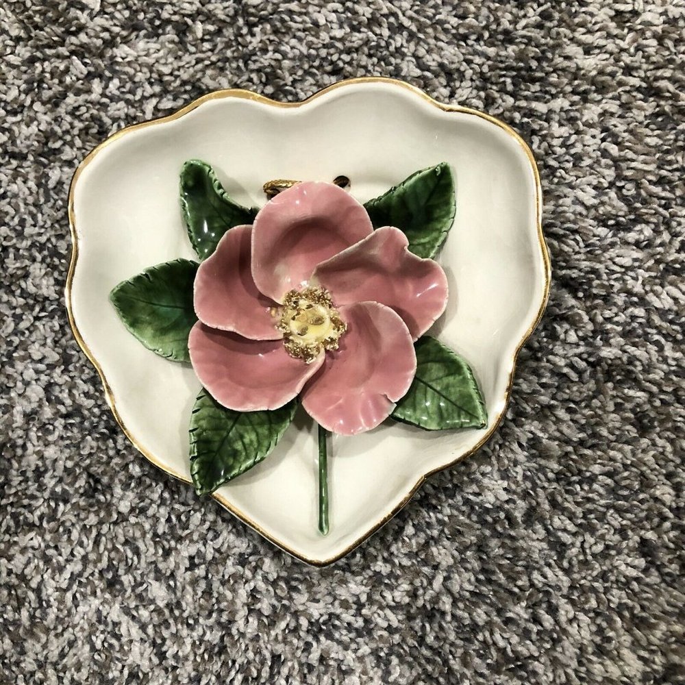 Heart Shaped Porcelain 5” Majolica Rose Wall Hanging - Picture 7 of 9